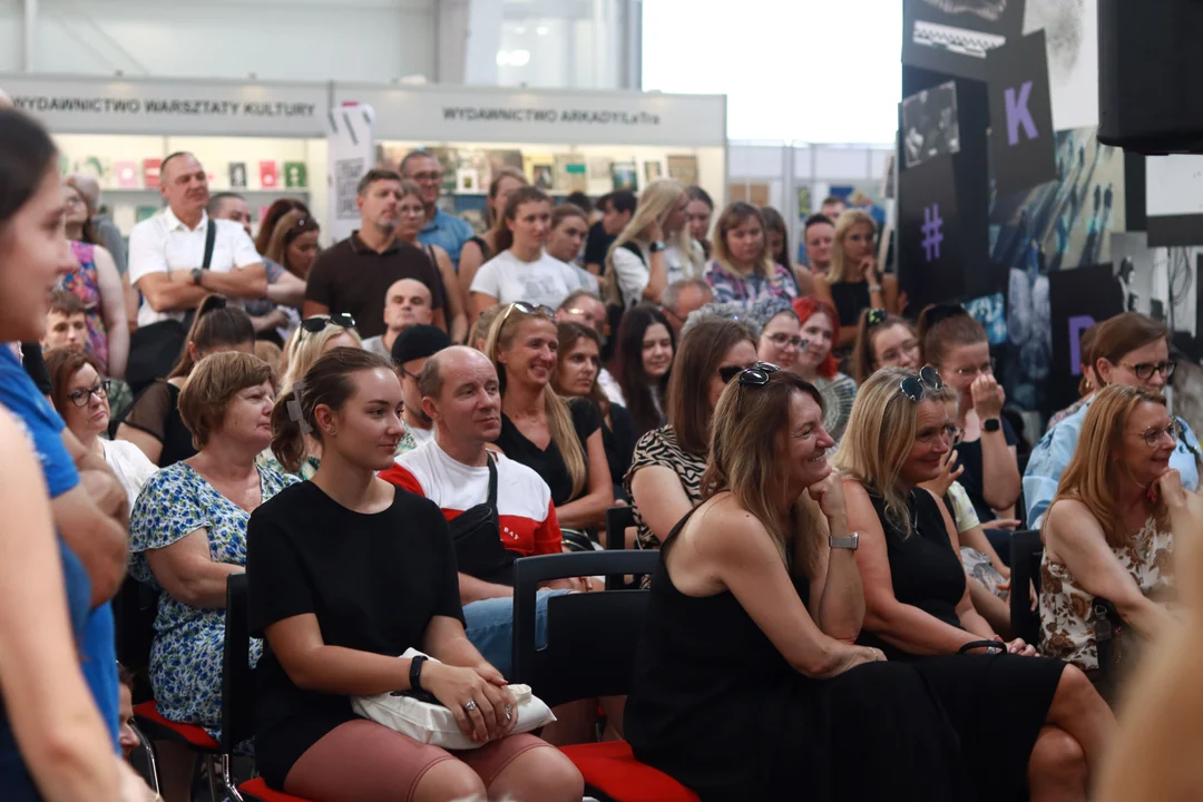 Tłumy na pierwszych Targach Książki i Mediów VIVELO w Lublinie [ZDJĘCIA] - Zdjęcie główne