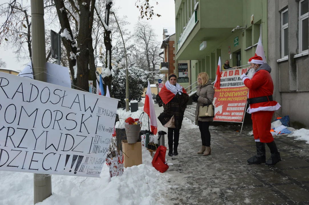 Protest przed Sądem Rejonowym w Opolu Lubelskim