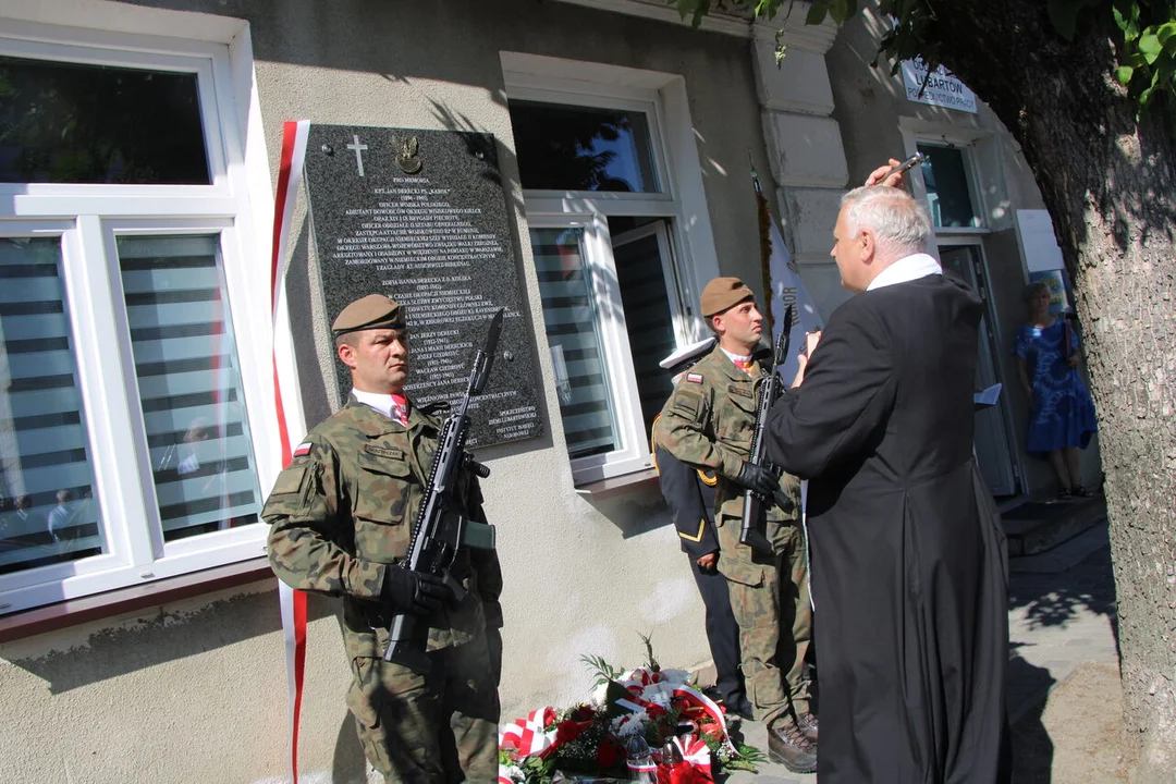 Odsłonięcie tablicy pamięci kapitana Dereckiego. Szef wywiadu Okręgu Warszawskiego ZWZ pochodził z Lubartowa (zdjęcia) - Zdjęcie główne