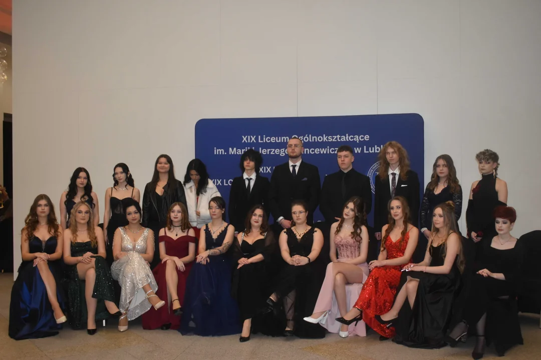 Studniówka uczniów XIX LO w Lublinie. Tak maturzyści odliczają do egzaminu dojrzałości