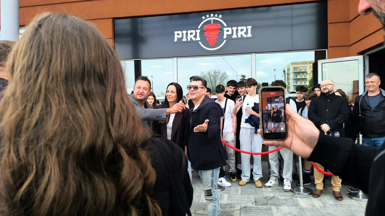 Zenek Martyniuk na otwarciu nowego kebaba w Lublinie. Tłumy na występie "króla disco-polo" [FOTO]