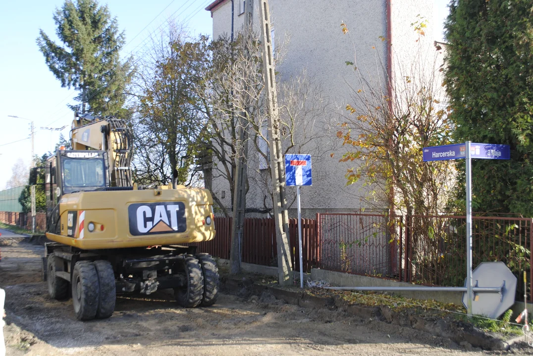 Budują kanalizację deszczową w ul. 3 Maja. Sąsiednie ulice nieprzejezdne (zdjęcia) - Zdjęcie główne