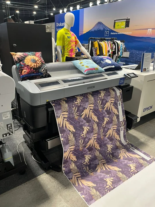 Młodzież ZSZ nr 2  w Dęblinie na targach