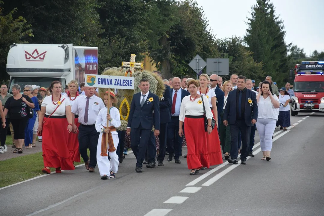 Dożynki Powiatowe w Drelowie 2023. Korowód i prezentacja wieńców