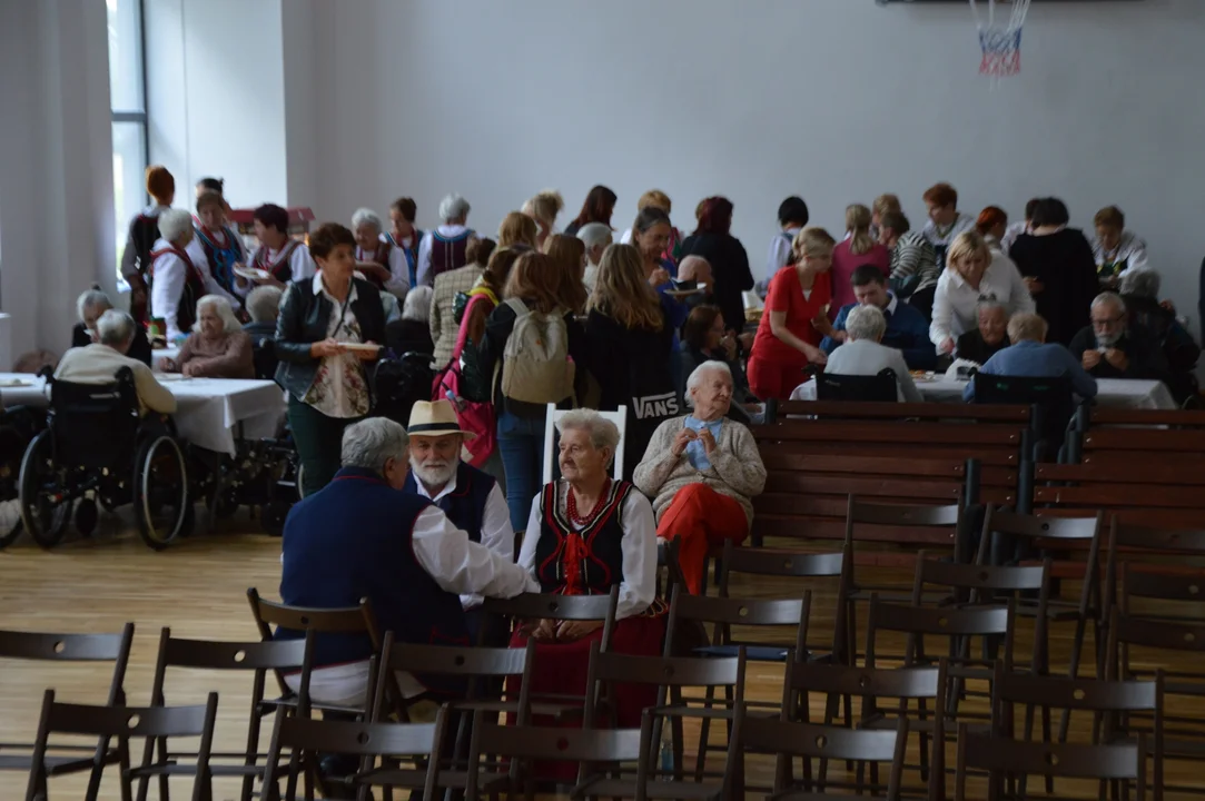 Piknik integracyjny w Domu Pomocy Społecznej w Żyrzynie