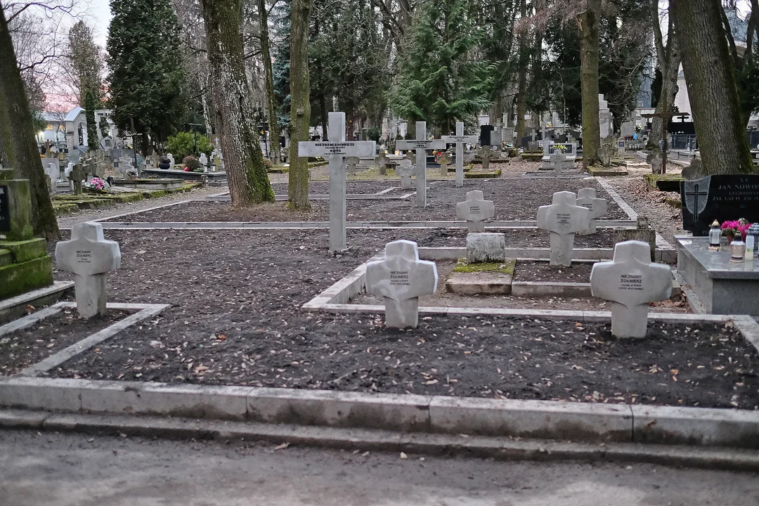 Lublin: Miasto wyremontowało wojenne nagrobki na cmentarzach - Zdjęcie główne