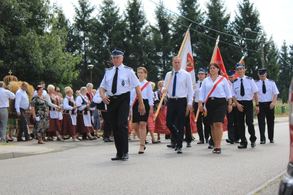 Korowód dożynkowy przeszedł przez Dębową Kłodę (ZDJĘCIA) - Zdjęcie główne