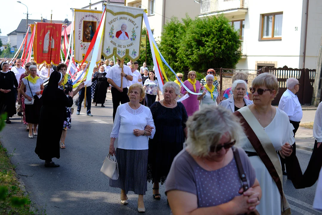 Procesja Bożego Ciała w parafii Matki Kościoła w Łukowie