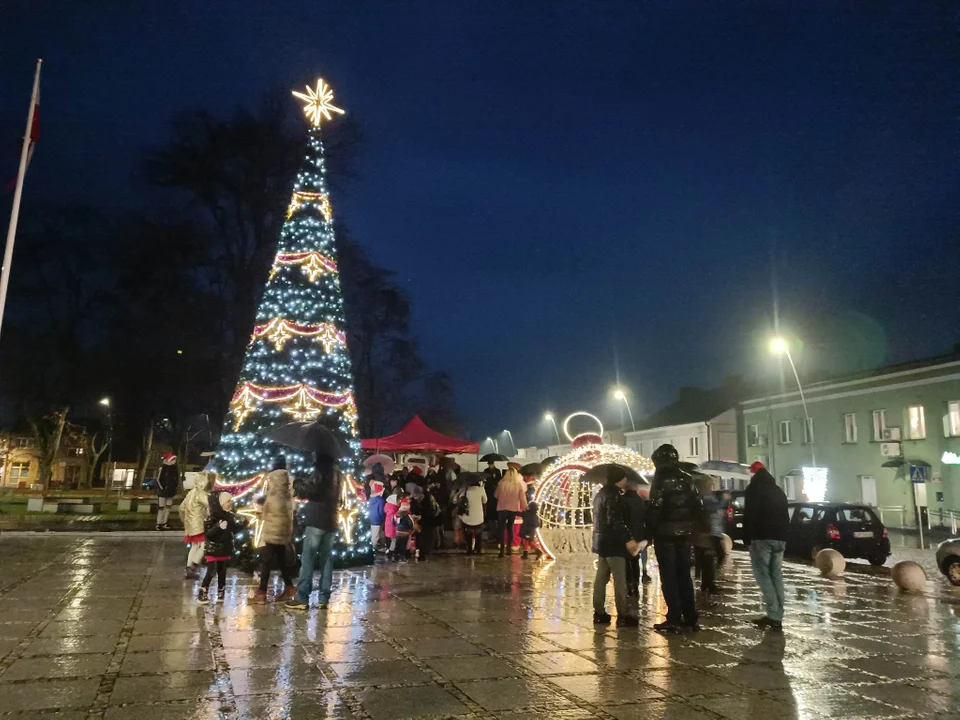 Opole Lubelskie: Choinka już rozświetlona (ZDJĘCIA) - Zdjęcie główne