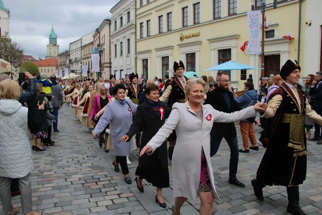 Obchody 3 maja w Lublinie. Mieszkańcy zatańczyli wspólnie Poloneza