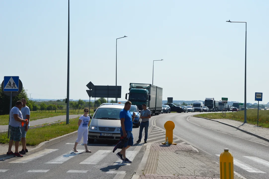 Poniedziałkowa akcja protestacyjna producentów malin w Opolu Lubelskim