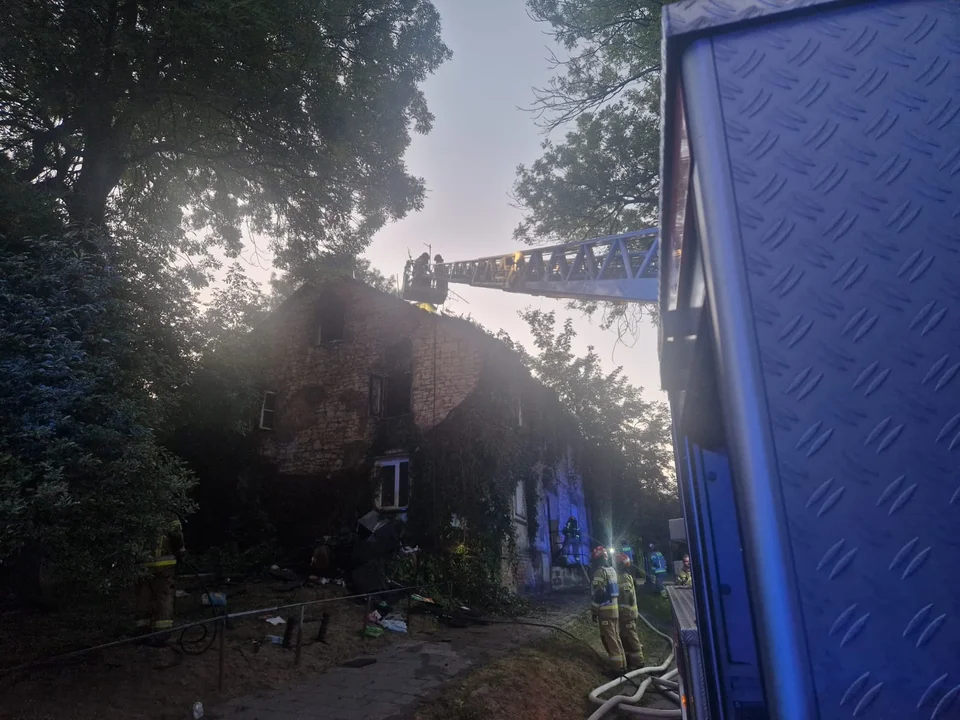Lublin: Tragiczny pożar kamienicy. Policjanci i strażacy podają wstępne ustalenia