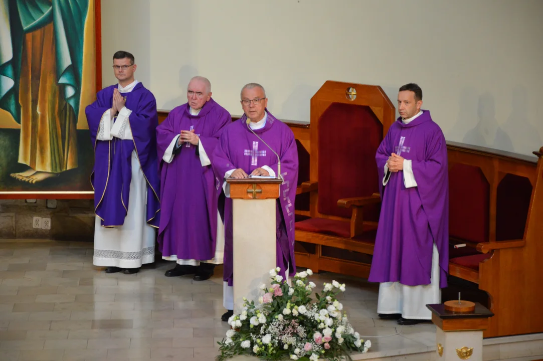 Uroczystości pogrzebowe Gabrieloa Maja, prezesa Powiatowego Centrum Zdrowia w Opolu Lubelskim