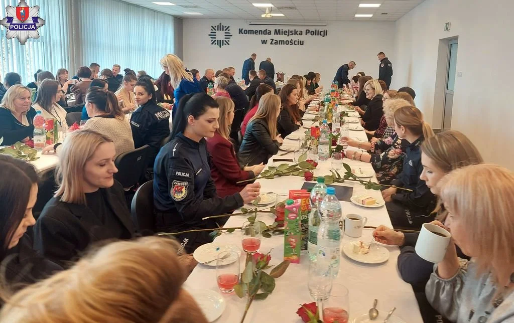 Tak świętują zamojskie policjantki - Zdjęcie główne
