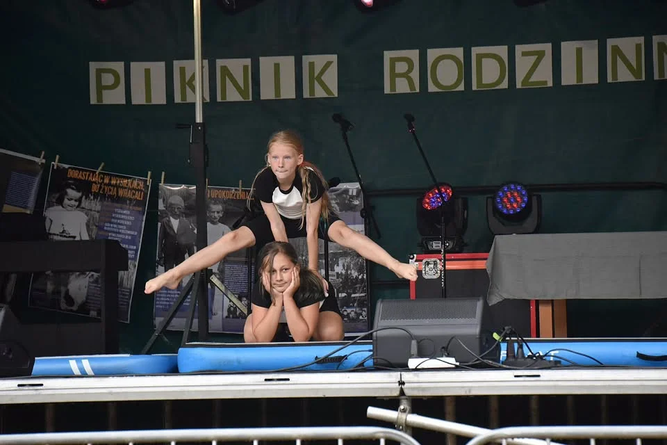 Rodzinne święto w Dąbrowicy. Piknik przyciągnął tłumy mieszkańców (foto) - Zdjęcie główne