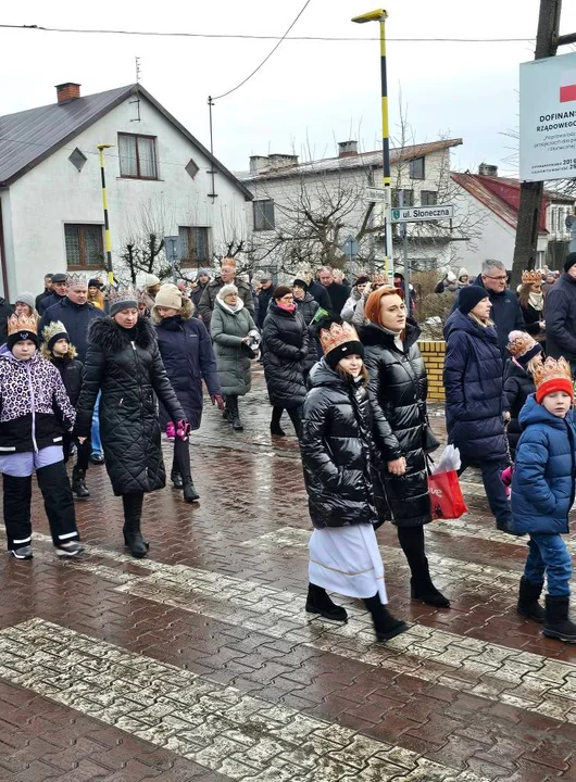 Orszak Trzech Króli przeszedł ulicami Pilawy