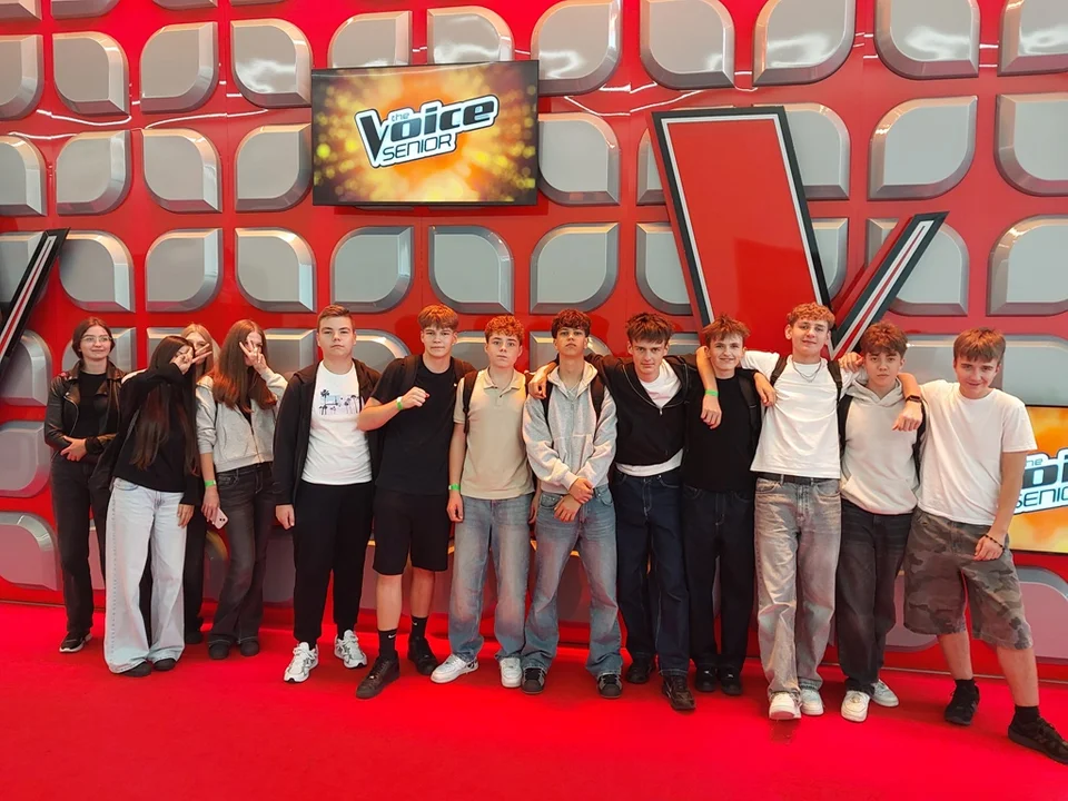 Uczniowie II O na nagraniu „The Voice Senior”  (zdjęcia) - Zdjęcie główne