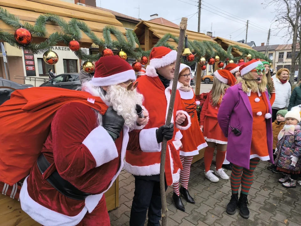 Tylu Mikołajów na rynku w Łaskarzewie jeszcze nie było! - Zdjęcie główne