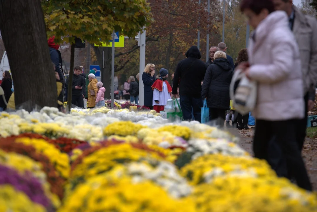 Dzień Wszystkich Świętych na puławskich  cmentarzach