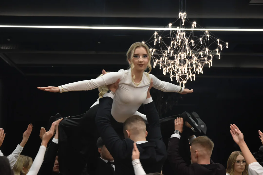 Poloneza czas zacząć w LO Sikorski w Międzyrzecu (ZDJĘCIA) - Zdjęcie główne