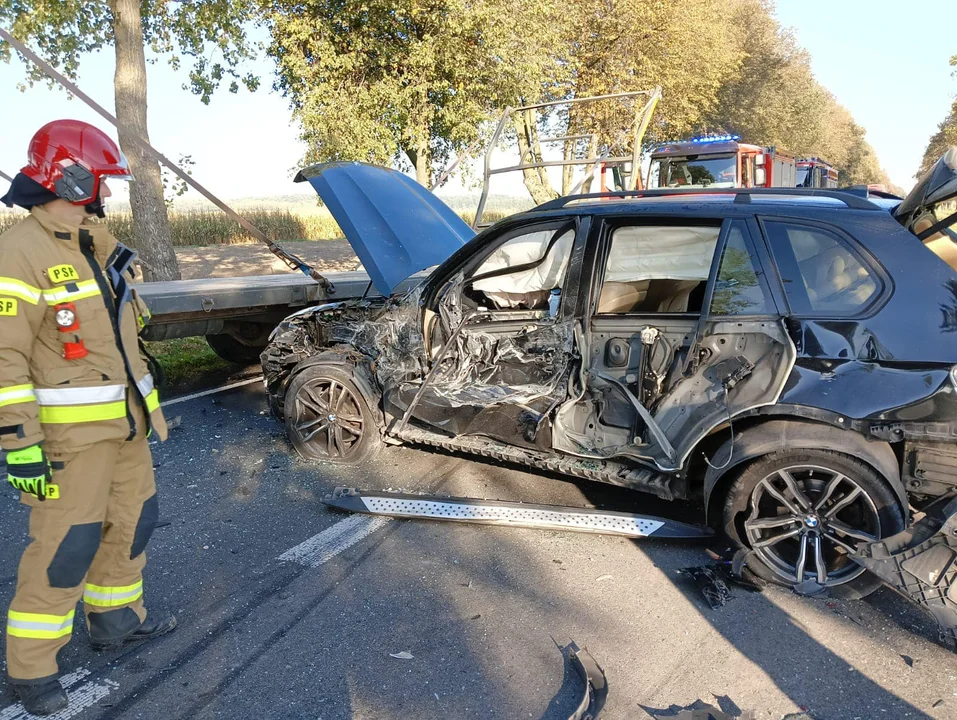 Poważny wypadek pomiędzy Łukowem a Radzyniem Podlaskim. Zderzyły się cztery samochody - Zdjęcie główne