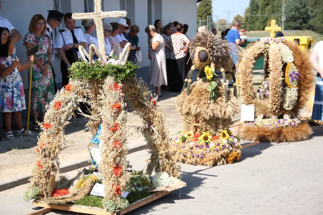 Tłumy na dożynkach w Krzywdzie. Wieńce, turniej sołectw i disco polo