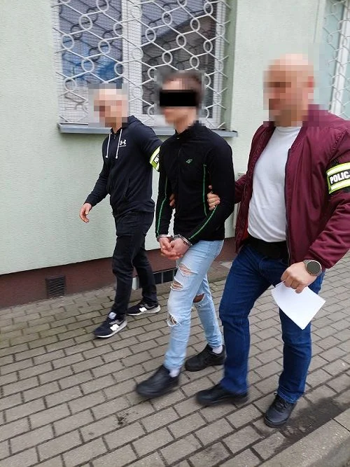 Powiat bialski: Nastolatkowie ukradli auto i chcieli sprzedać je na części