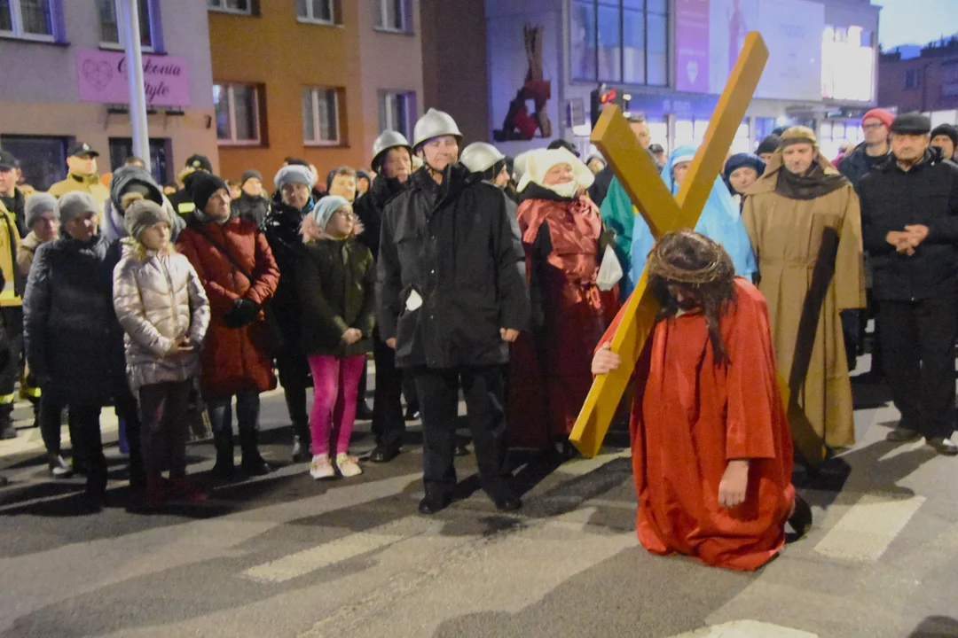 Łukowianie przeszli ulicami w Pokutnej Drodze Krzyżowej (zdjęcia) Wspólna modlitwa i rozważania - Zdjęcie główne