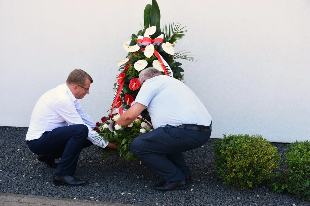 Odsłonięcie tablicy w Adamowie