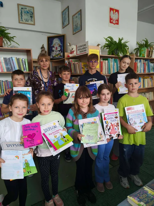 Opole Lubelskie: Młodzi autorzy zachwycili kreatywnością. Szkolny konkurs na autorską książkę ilustrowaną rozstrzygnięty (foto) - Zdjęcie główne