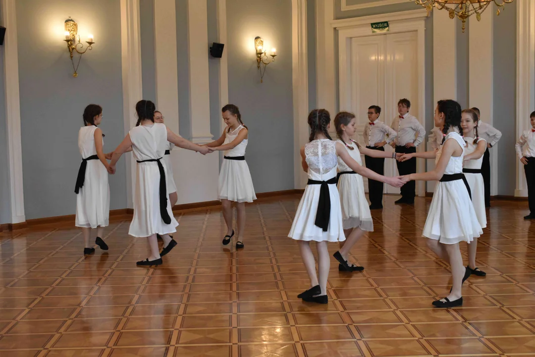 SP w Końskowoli waczy w konkursie "Piątka z narodowych"