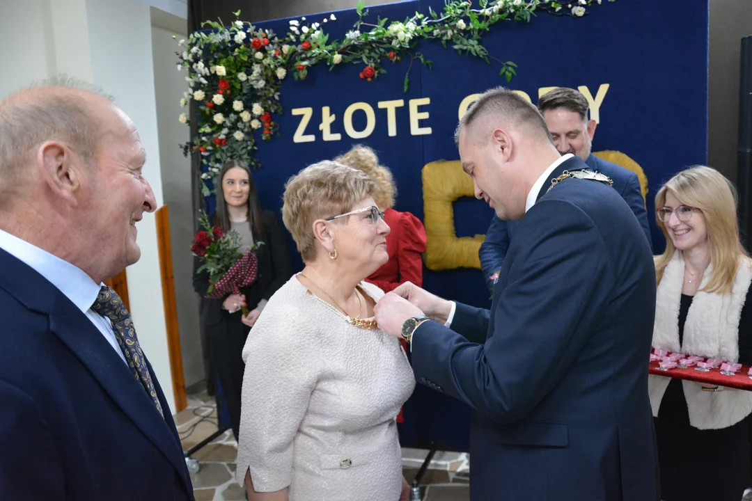 Józefów nad Wisłą: Złote Gody. Prezydent Andrzej Duda odznaczył jedenaście par małżeńskich (ZDJĘCIA) - Zdjęcie główne