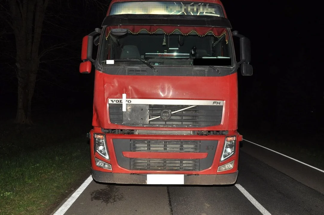 Powiat bialski: Ciężarówka potrąciła nietrzeźwego rowerzystę