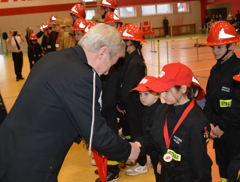 Halowe zawody sportowo-pożarnicze w Żyrzynie