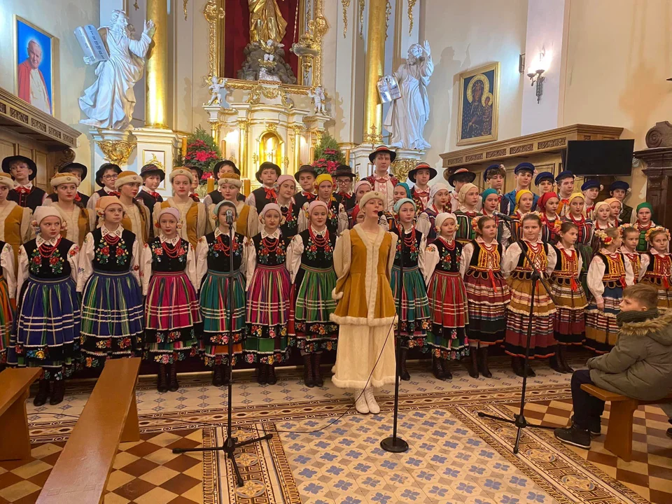 ŁUKÓW „Łukowiacy” kolędowali w parafiach. Wspaniałe koncerty i oprawa mszy św.