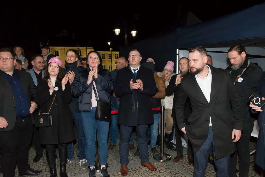 Zdjęcia pamiątkowe mieszkańców Radzynia Podlaskiego i okolic ze Sławomirem Mentzenem