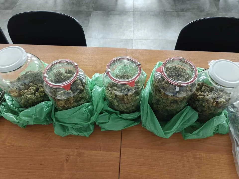 Lublin: Cios w narkobiznes. Policja znalazła prawie 15 kg narkotyków, 23-latek w areszcie