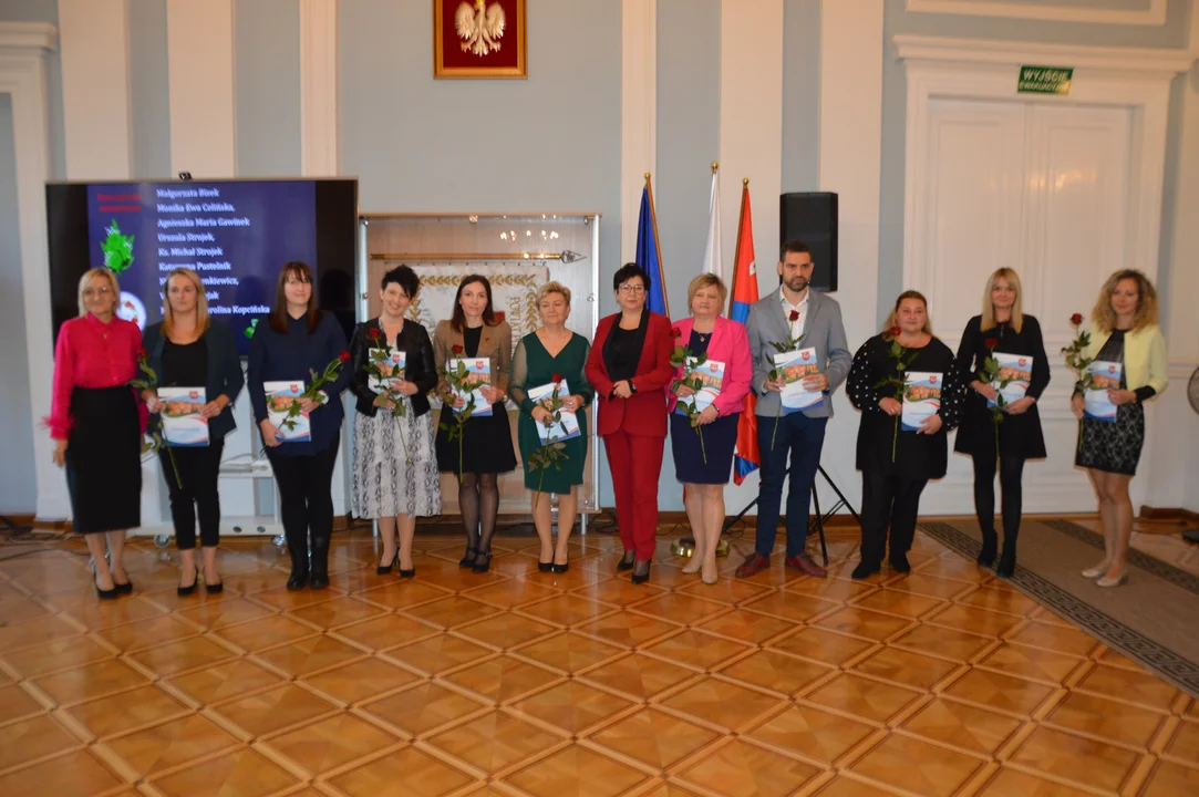 Nagrody i awanse na Dzień Nauczyciel w Starostwie Powiatowym w Puławach