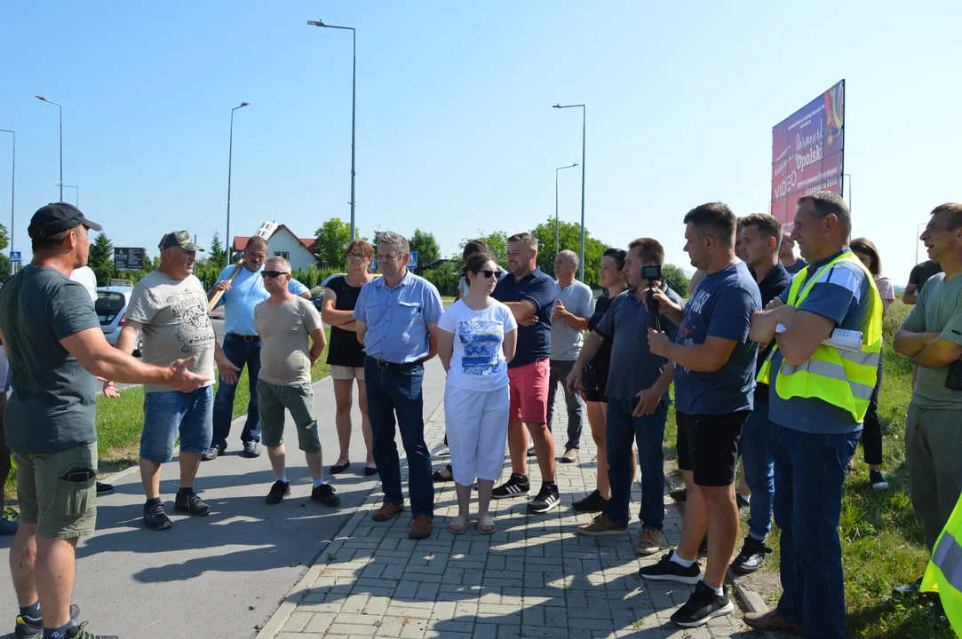 Poniedziałkowa akcja protestacyjna producentów malin w Opolu Lubelskim