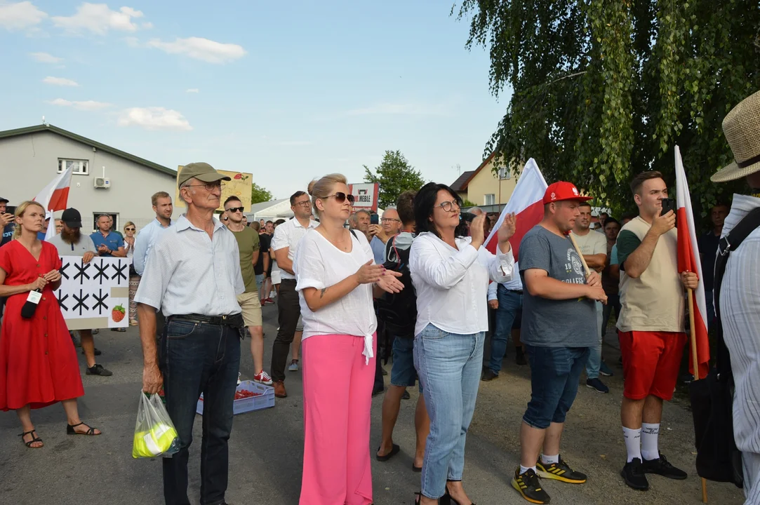 Protest producentów malin w Opolu Lubelskim