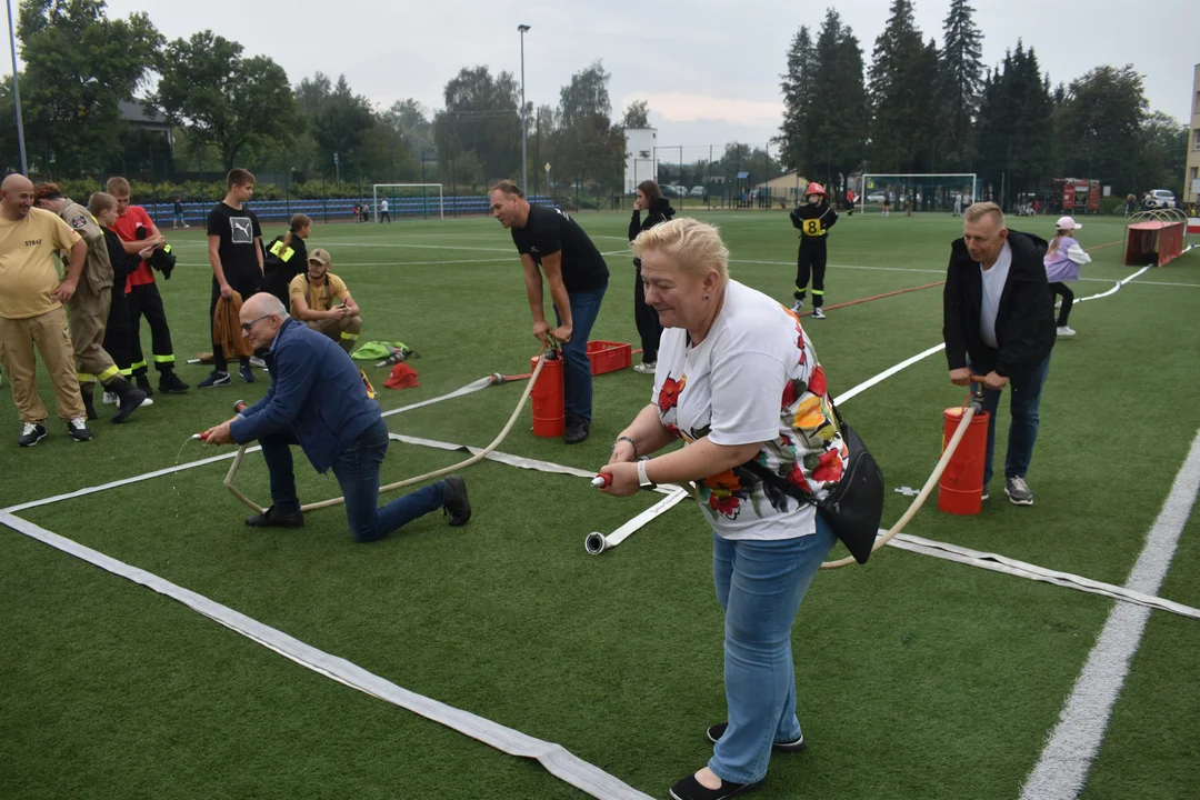 Zabawa i edukacja w jednym - tak wyglądał piknik "Bezpiecznie z Koziołkami" w Baranowie. ZOBACZ ZDJĘCIA