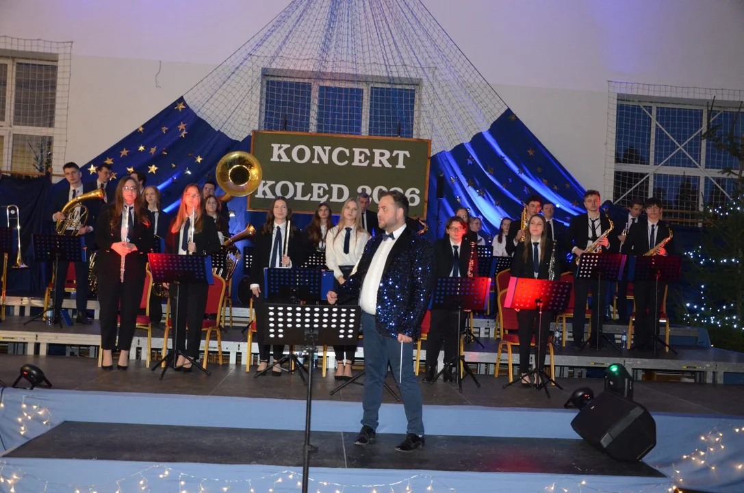 Kolędy rozbrzmiały w Białej. Rodzinny koncert zgromadził mieszkańców w hali sportowej - Zdjęcie główne