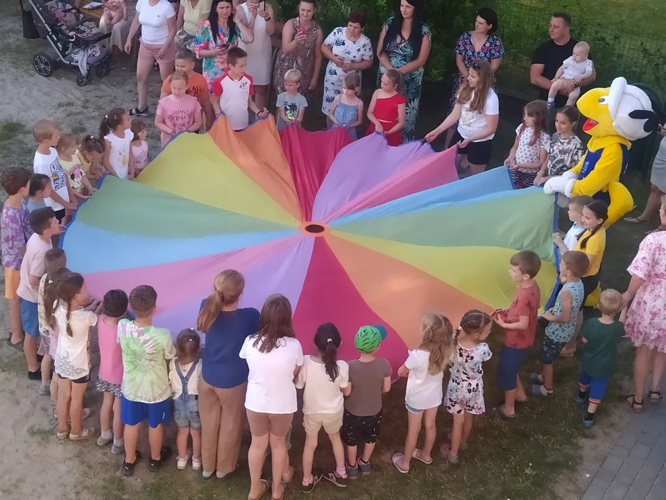 "Witamy Wakacje" (ZDJĘCIA) Festyn Rodzinny w Szczygłach Dolnych - Zdjęcie główne