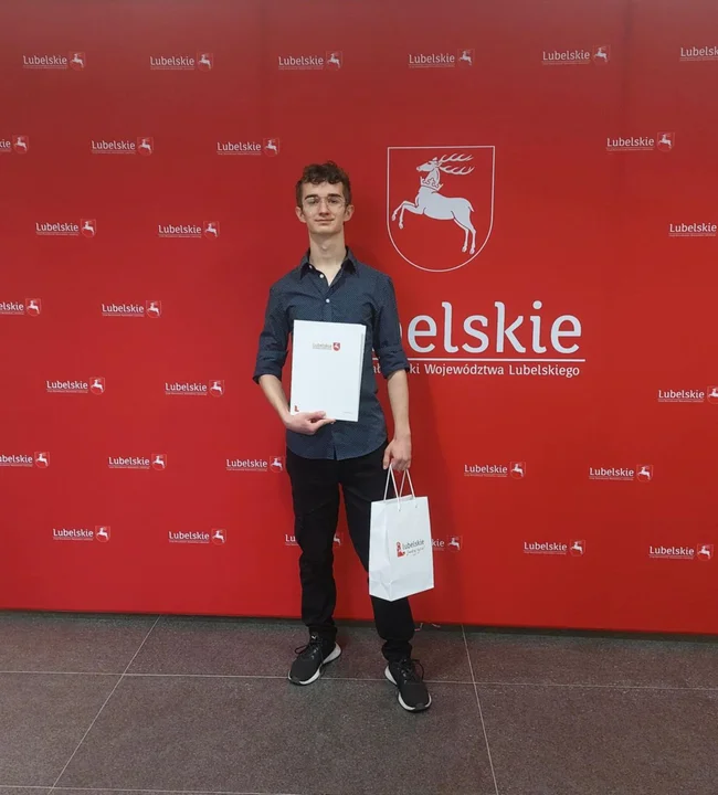 Uczniowie LO w Dęblinie z wielkim wyróżnieniem (zdjęcia)