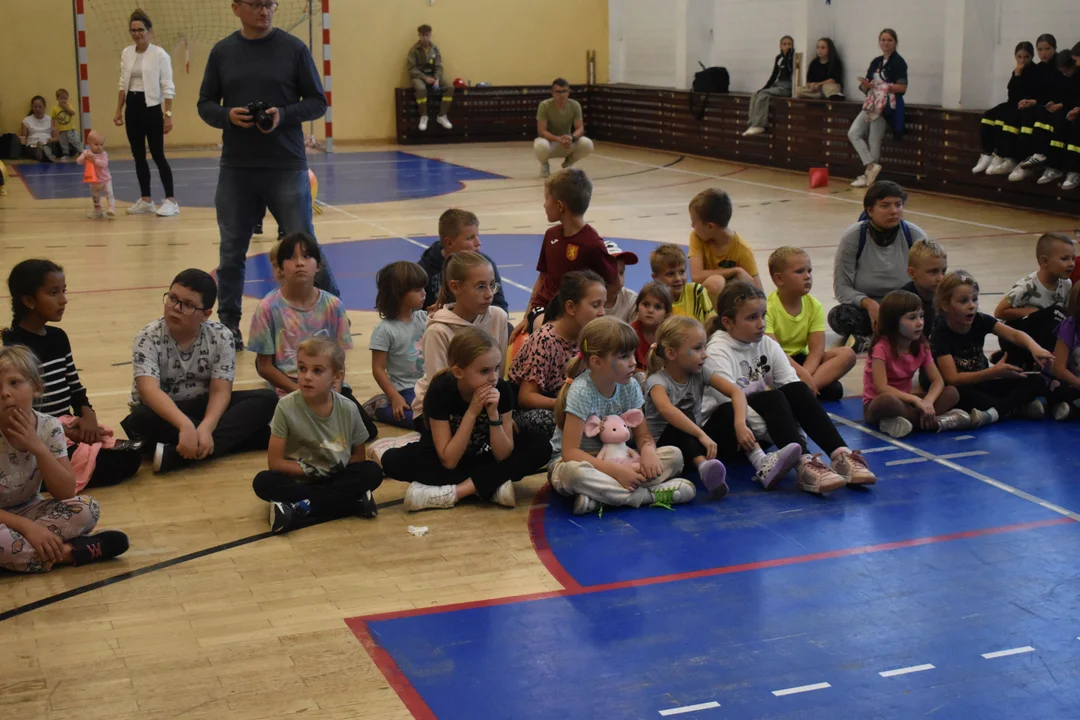 Zabawa i edukacja w jednym - tak wyglądał piknik "Bezpiecznie z Koziołkami" w Baranowie. ZOBACZ ZDJĘCIA