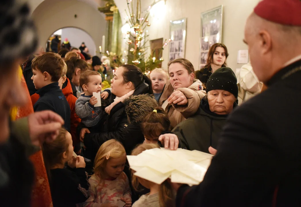 Wigilia Starego Miasta. Życzenia, prezenty i świąteczne potrawy [ZDJĘCIA] - Zdjęcie główne