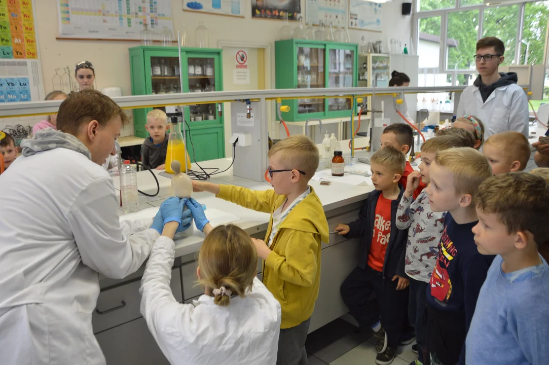 Spotkanie przedszkolaków w ZST im. Marii Skłodowskiej-Curie