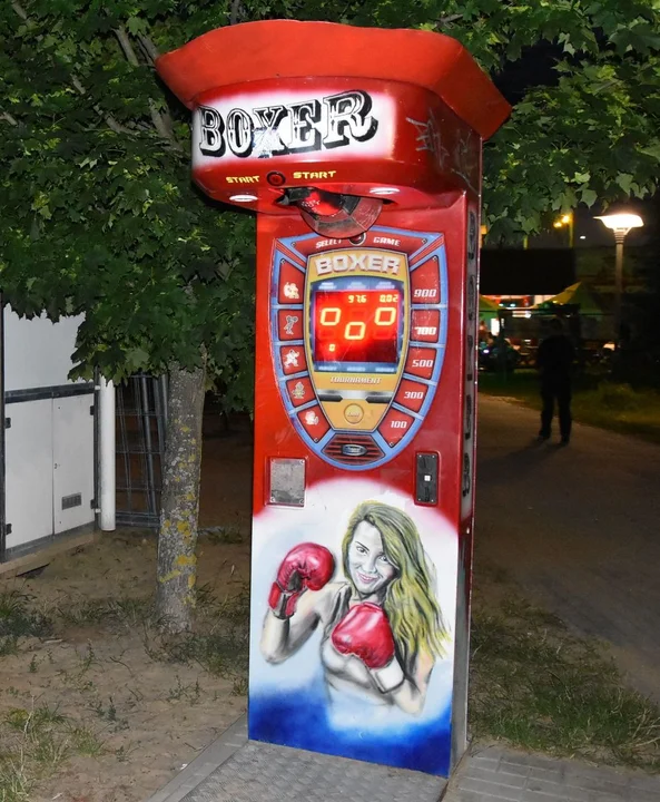 Lubelskie: Włamywali się do automatów z kulkami. 2 nastolatków i dorosły złapani