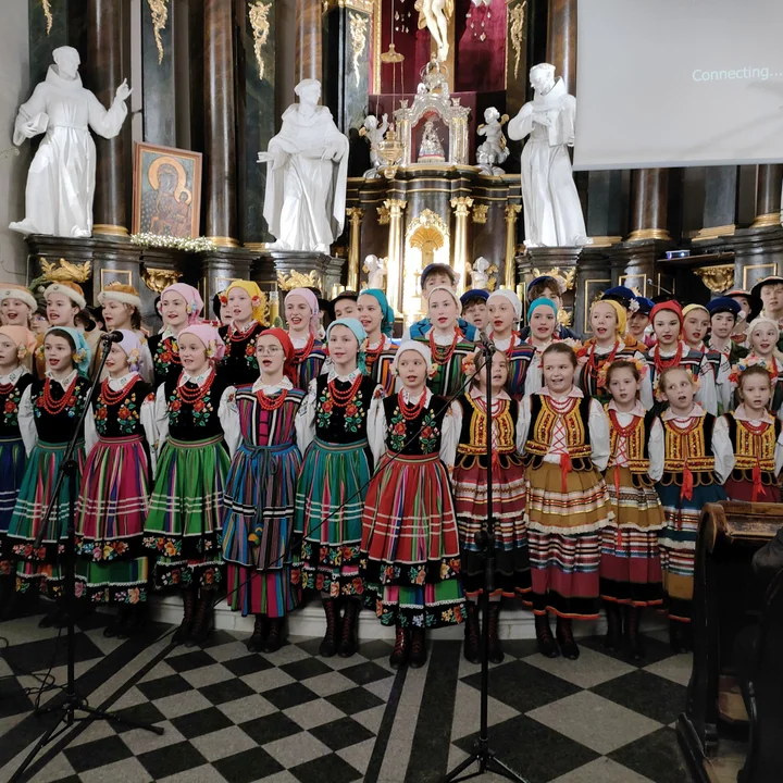 ŁUKÓW „Łukowiacy” kolędowali w parafiach. Wspaniałe koncerty i oprawa mszy św.