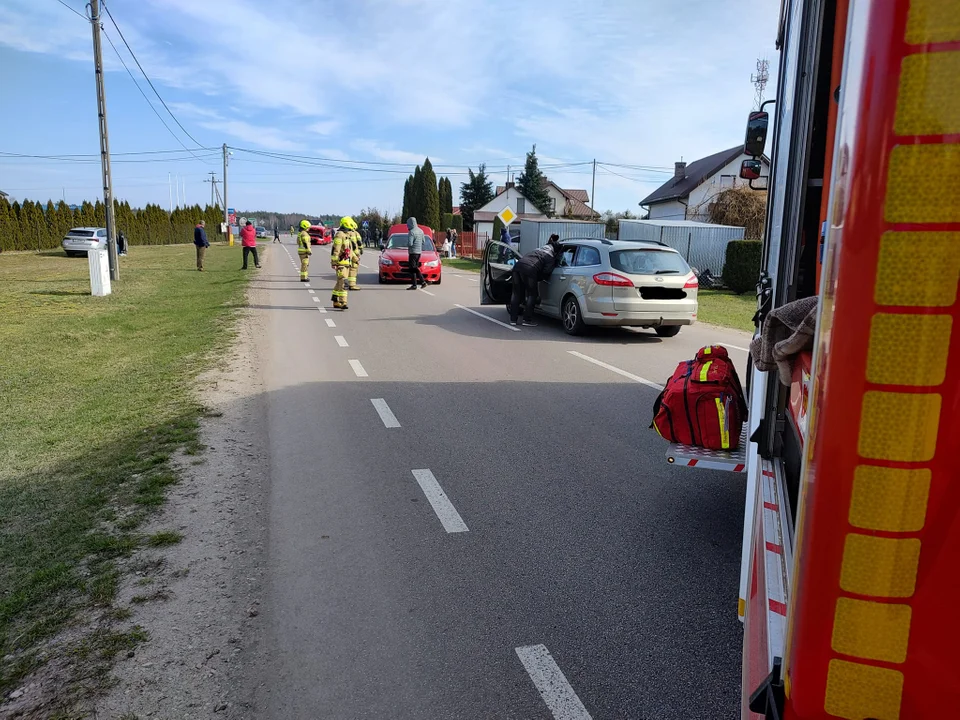 Zderzenie dwóch samochodów w gminie Krzywda. Kierowca BMW ukarany mandatem - Zdjęcie główne